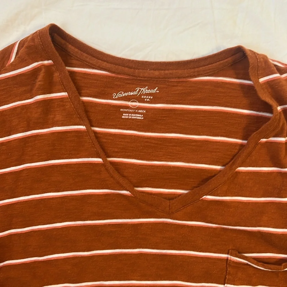 Universal Thread V-Neck - Picture 2 of 3